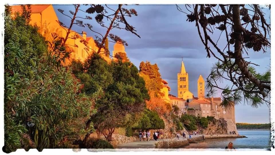 Apt. Old Town Rab Town Bagian luar foto