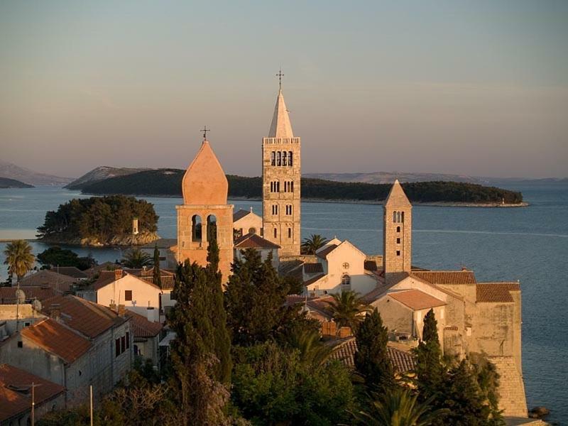 Apt. Old Town Rab Town Bagian luar foto